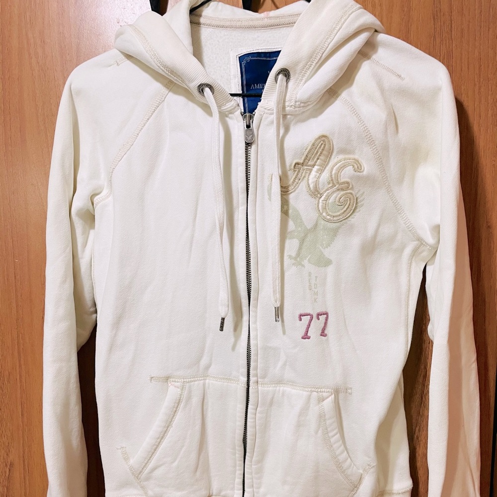 American eagle cream hoodie